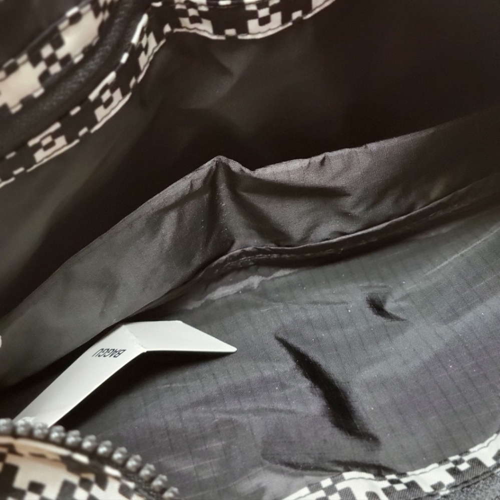 NWT BAGGU BLACK AND WHITE PIXEL GINGHAM MEDIUM CRESCENT BAG - Picture 3 of 5